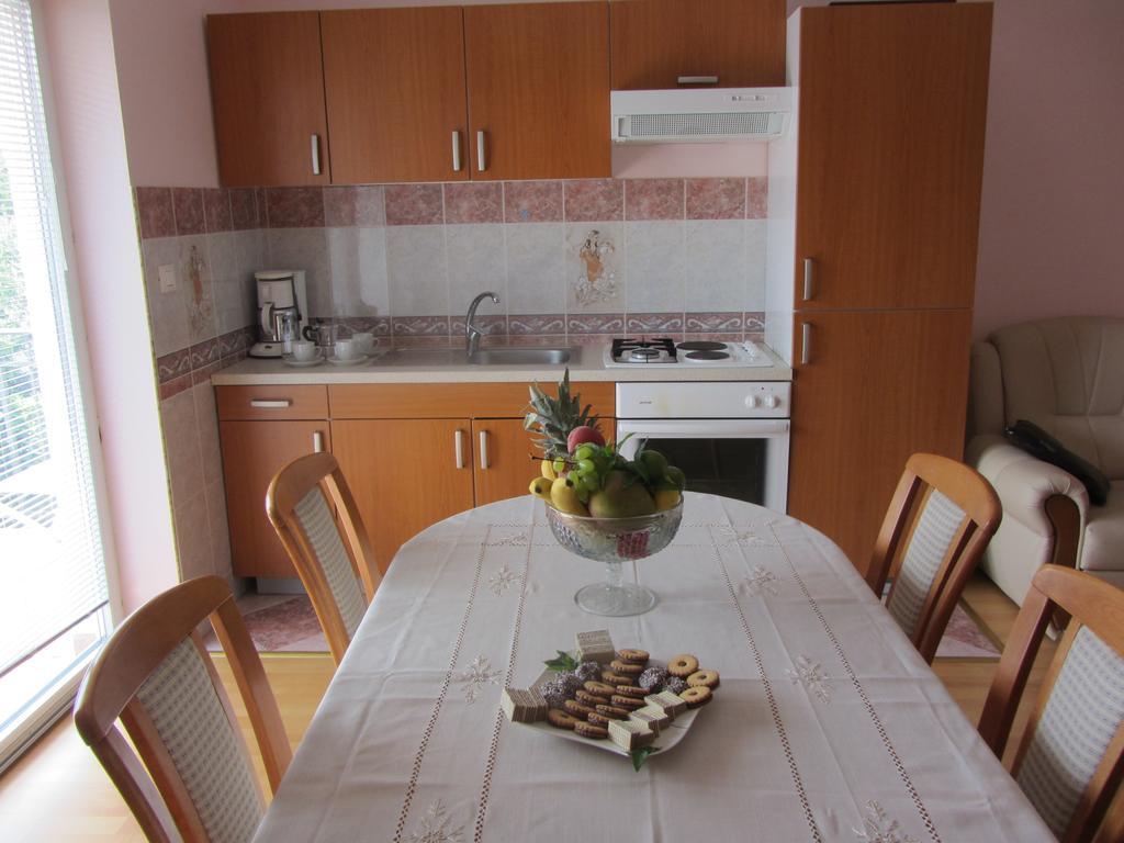 Apartments Dilja Malinska Habitación foto