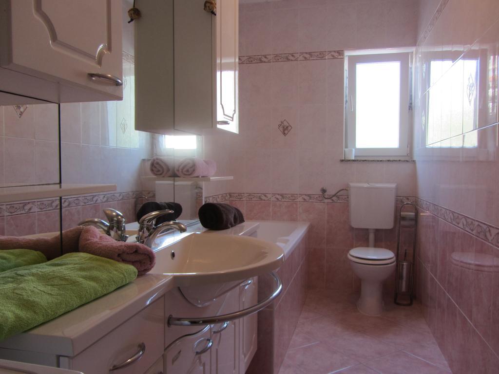 Apartments Dilja Malinska Habitación foto